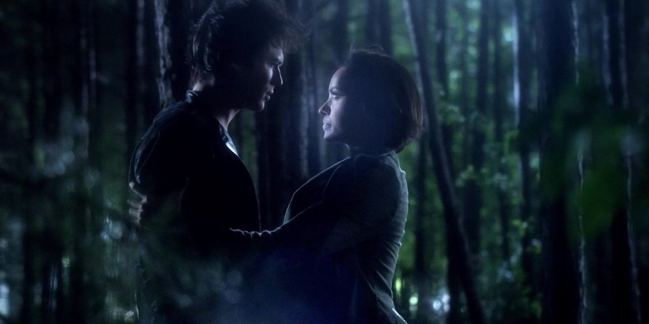 Damon y Bonnie se besan en The Vampire Diaries