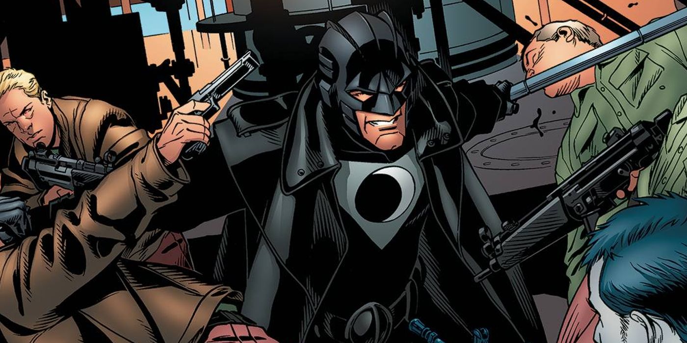 Midnighter de The Authority derrotando a matones en DC Comics.