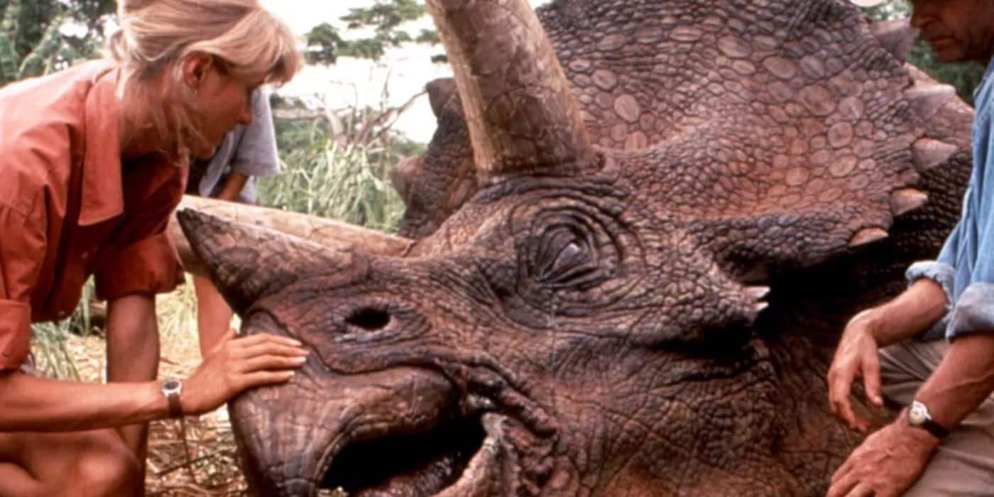 La Dra. Ellie Sattler acaricia al Triceratops en Jurassic Park