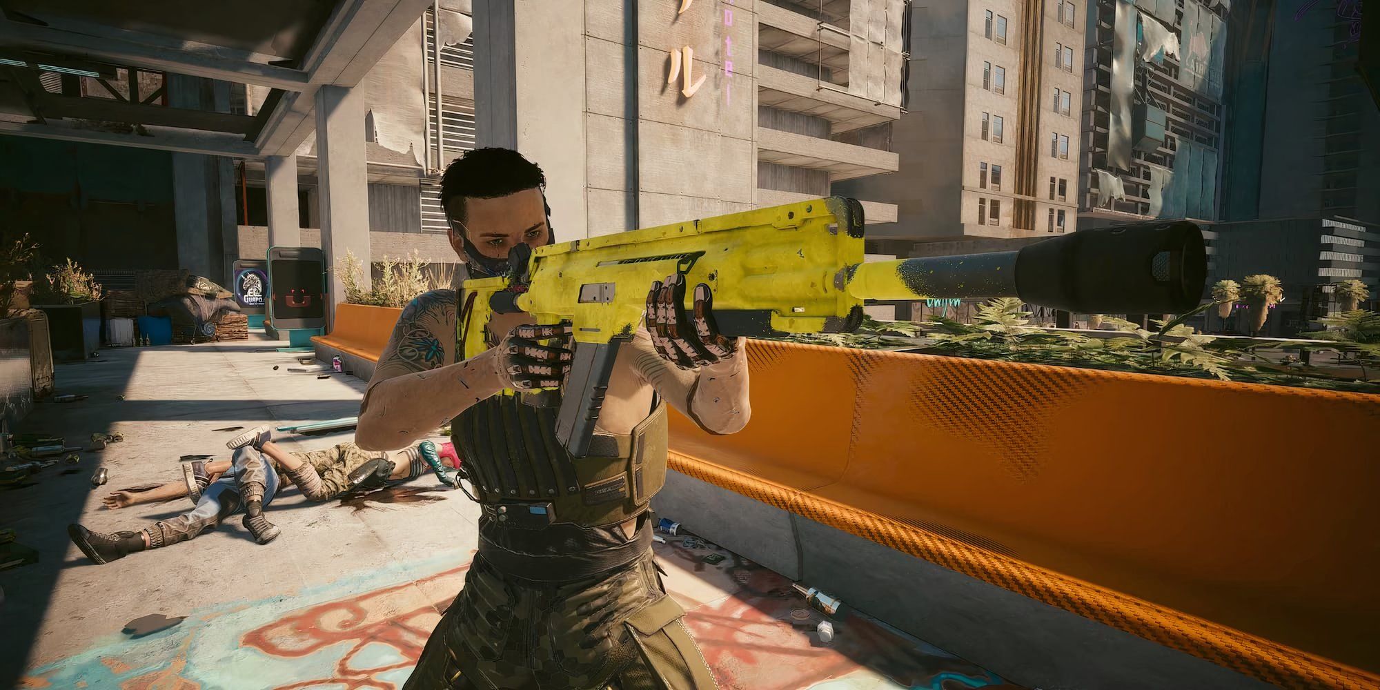 Un personaje sostiene el rifle de asalto Prejuice Power en Cyberpunk 2077
