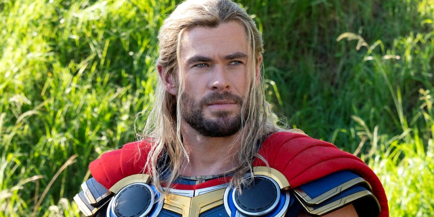 Chris Hemsworth como Thor en Amor y trueno.