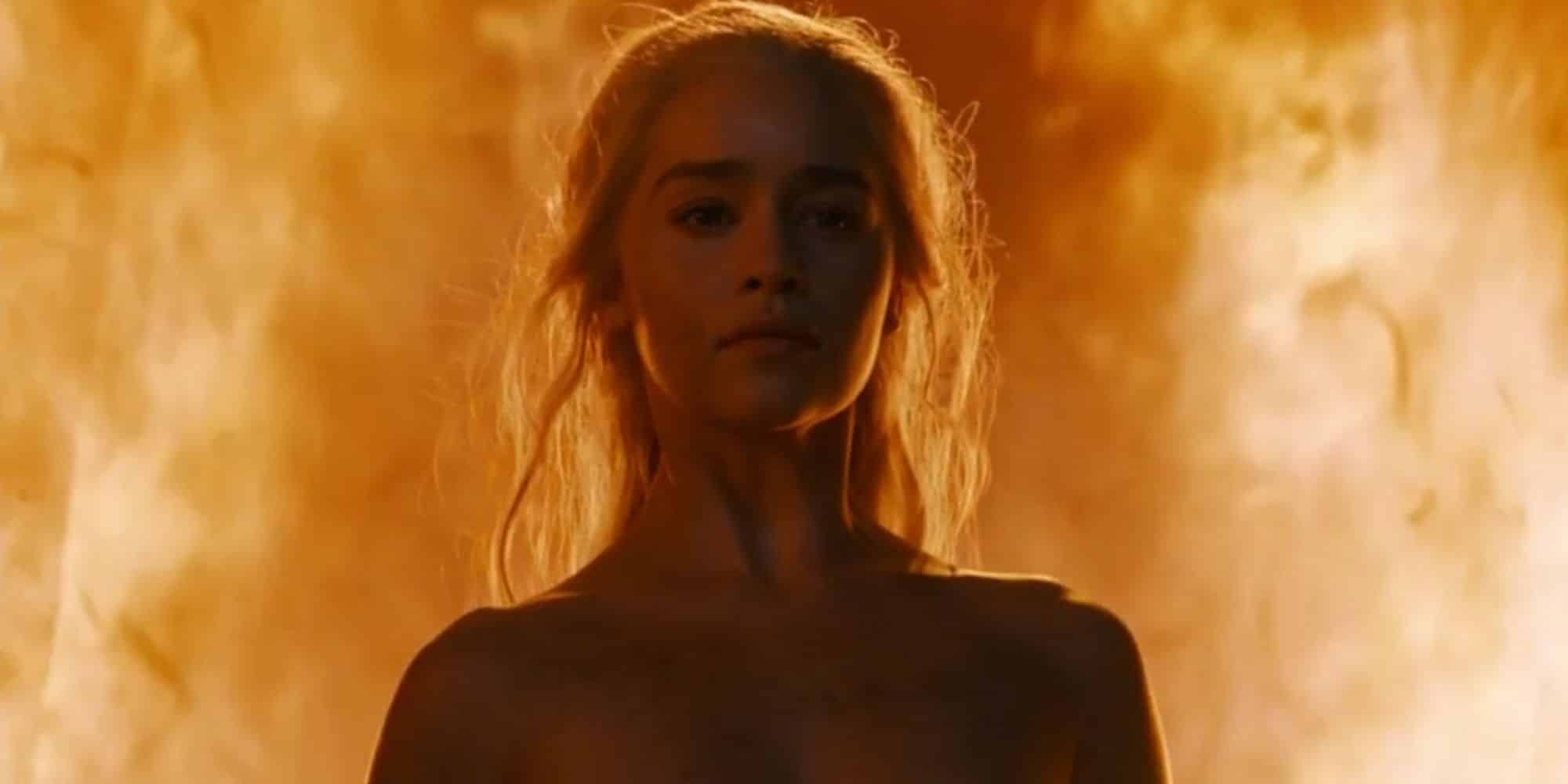 Daenerys Targaryen frente a un incendio en Juego de Tronos