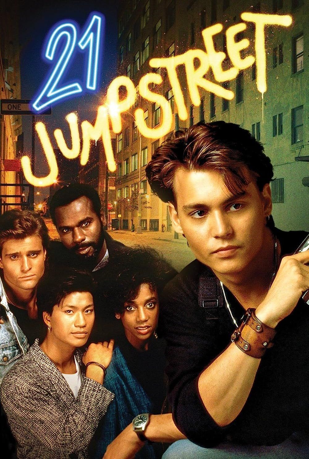 Johnny Depp, Holly Robinson Peete, Peter DeLuise, Dustin Nguyen y Steven Williams en 21 Jump Street (1987)