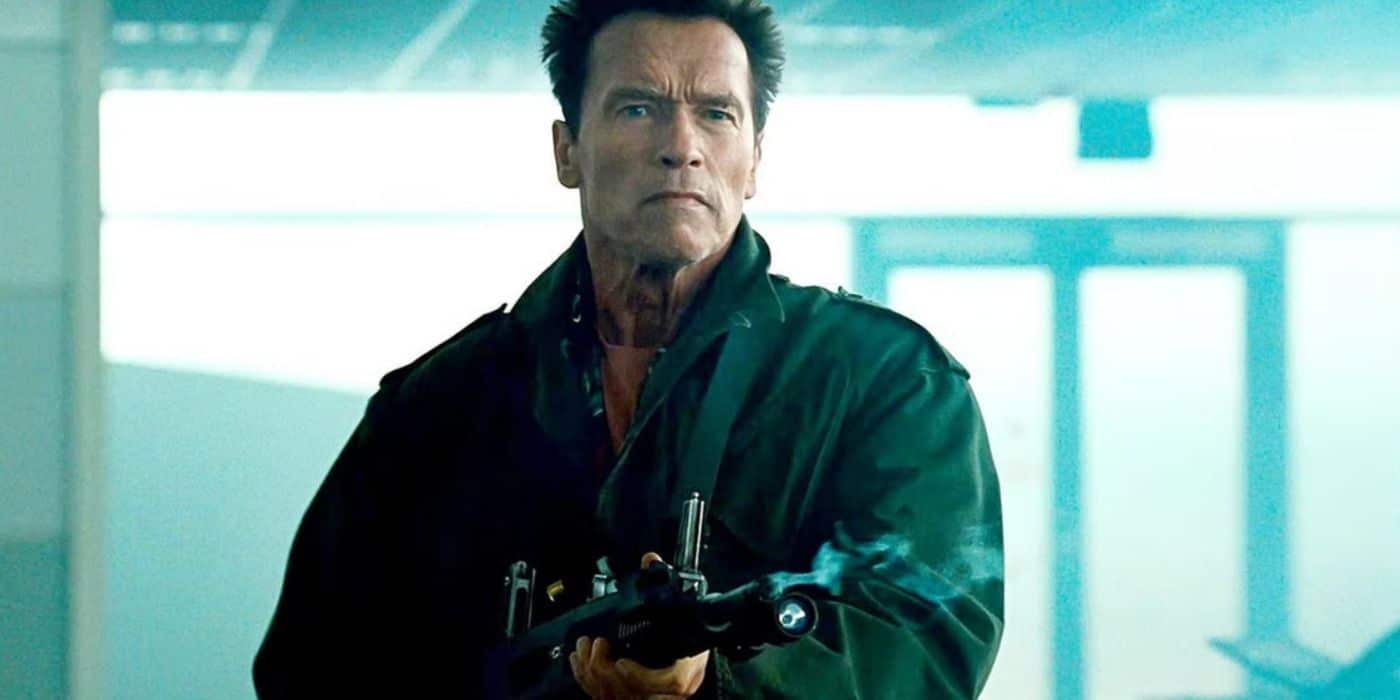 Trench Mauser de Arnold Schwarzenegger dispara un rifle en Expendables 2