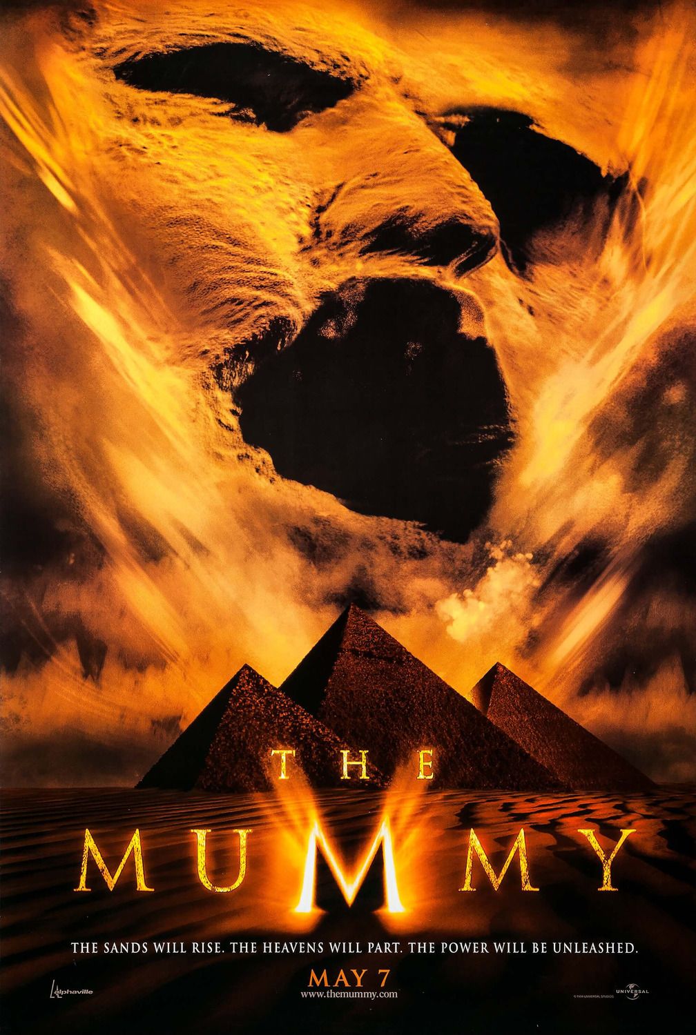 Las pirámides y una momia Tormenta del desierto en el cartel de la película de 1999 La Momia