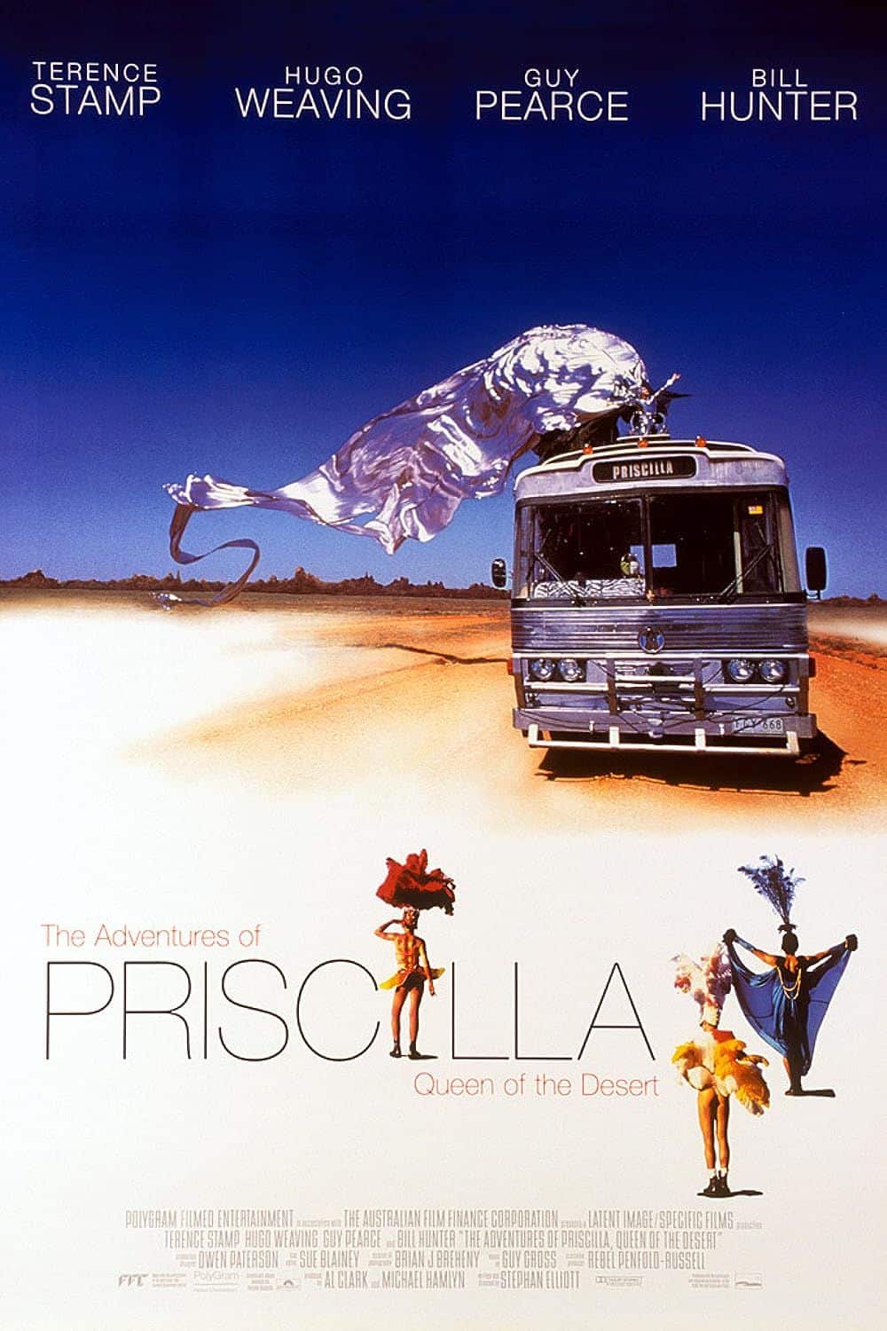 Los actores principales y su autobús aparecen en el cartel de La aventura de Priscilla, la reina del desierto.