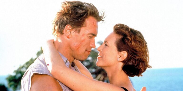 Arnold Schwarzenegger and Jamie Lee Curtis kiss on the beach in True Lies