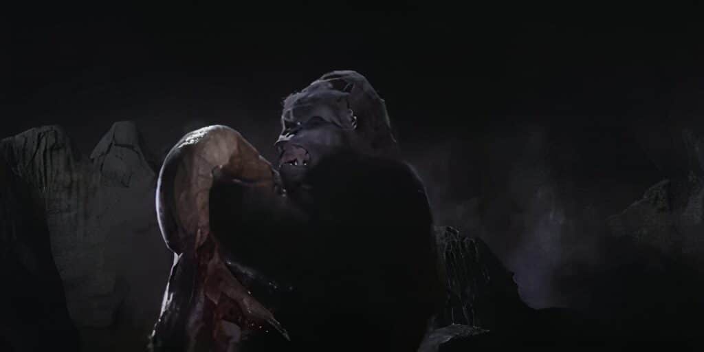 Kong mata una serpiente gigante en la versión de 1976 de King Kong.