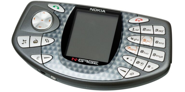 A picture of the Nokia N-Gage.