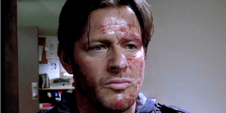 Mark Hoffman (Costas Mandylor) parece golpeado en Saw VII The Final Chapter.