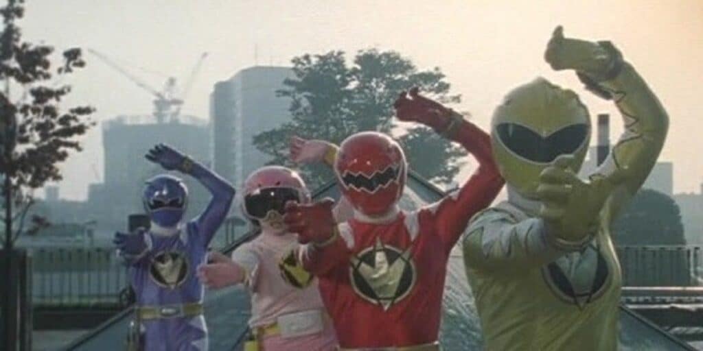 Abare Pink con el equipo Bakuryū Sentai Abaranger