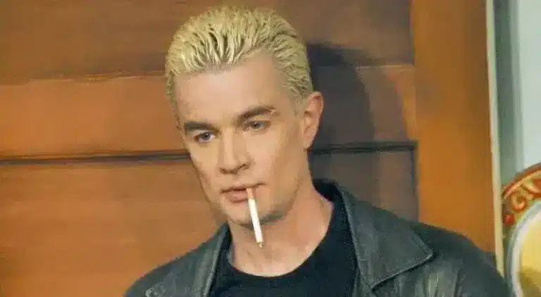 Los vampiros de caza de buffy regresan y los nombres comienzan a jugar

