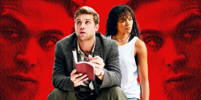 Edward leyendo un cuaderno al lado de Taylah en una camiseta sin mangas blanca frente a un póster del programa de televisión Target Prime