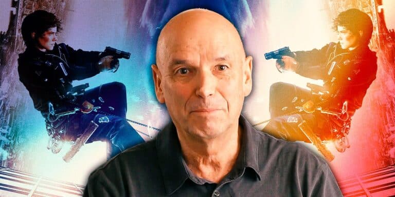 Director Martin Campbell con una camisa gris con imágenes de Daisy Ridley de Film Cleaner