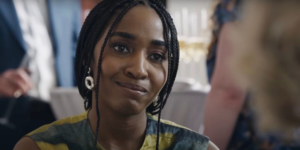 Ayo Edebiri like Sydney on the bear