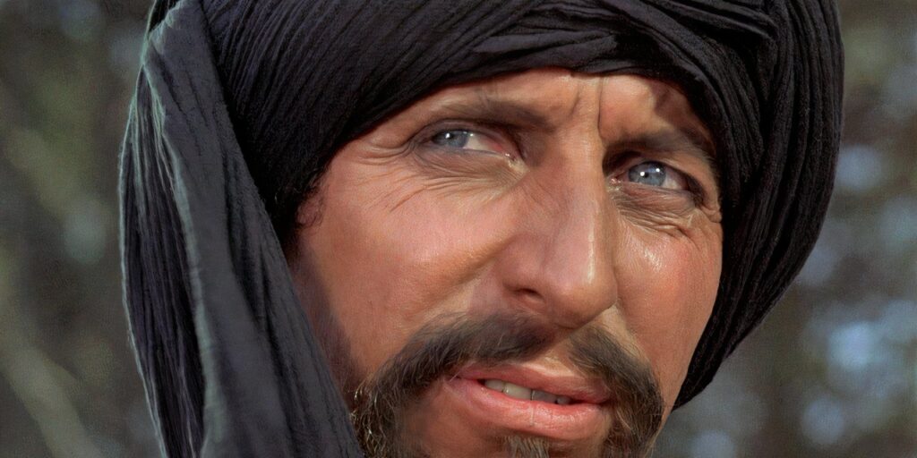 Koura mira sus ojos en el viaje dorado de Sinbad.