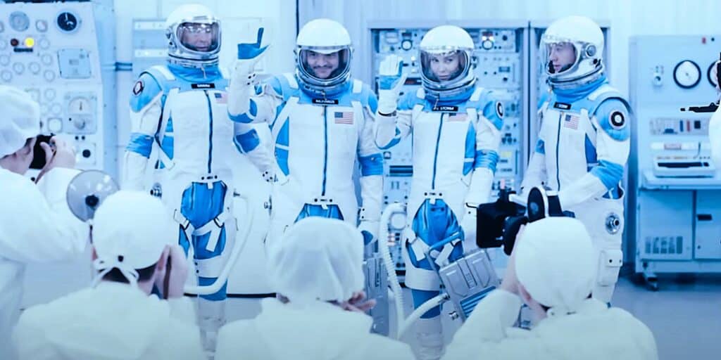 Los cuatro fantásticos en azul claro y blanco de combinaciones en una habitación con primeros pasos