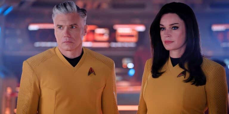 Capitán Christopher Pike y Número uno Una Chin Riley en el puente Star Trek Strange New Worlds