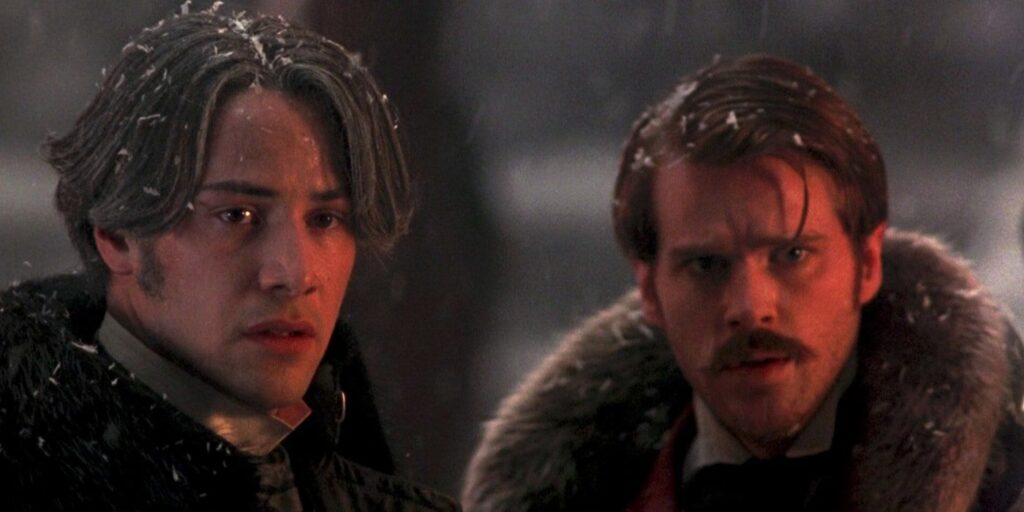 Jonathan Harker (Keanu Reeves) y Arthur Holmwood (Cary Elwes) en Drácula de Bram Stoker.