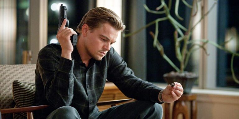 Leonardo DiCaprio arreglando su tótem con una pistola de mano en la creación