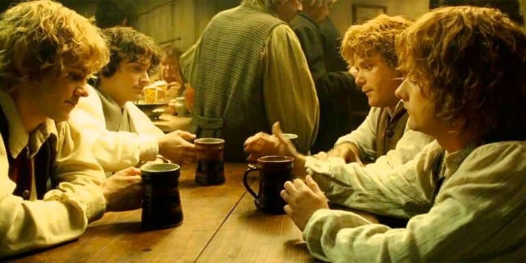 Frodon, Merry, Pippin y Sam beben en el señor de los anillos.