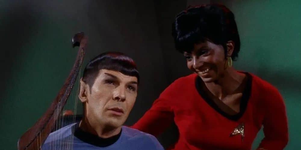 Spock y Uhura cantan en Star Trek "Charlie x"